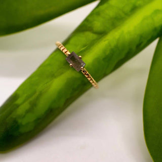 Brass Decorated Prong Stone Ring: Emerald