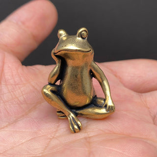 Vintage-Style Brass Sitting Frog Desktop Figurine