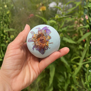 Sunlit Path Bath Bomb in Tea Olive