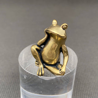 Vintage-Style Brass Sitting Frog Desktop Figurine