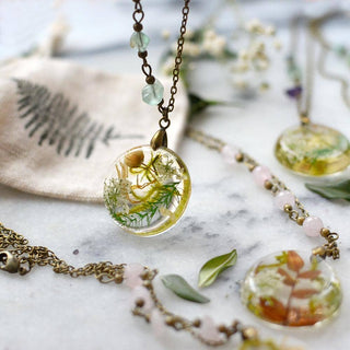 Terrarium Moss Necklace: Bronze