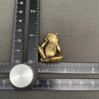 Vintage-Style Brass Sitting Frog Desktop Figurine